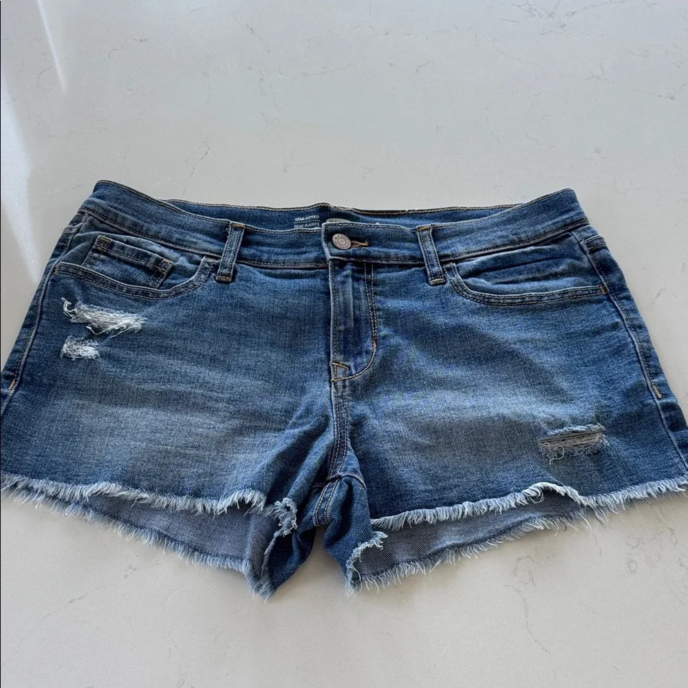 Old Navy Blue Distressed Jean Shorts for Women.  Size: 8 ✨🩳